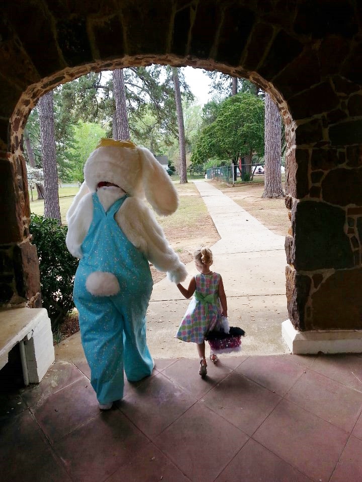 easter-bunny-holding-hands